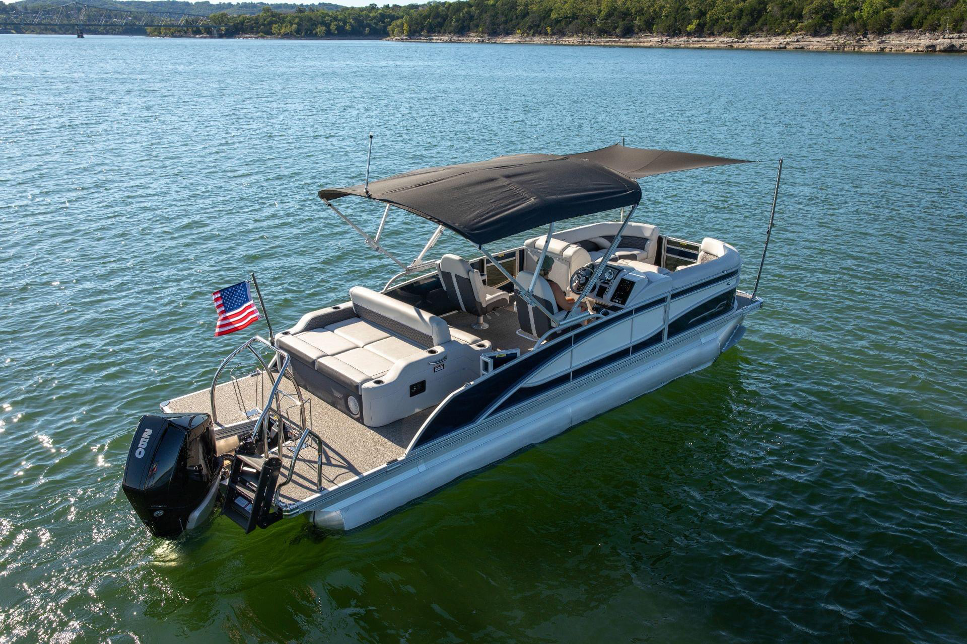 Pontoon Boats: The Ideal Choice for Relaxing Family Escapes and Water Adventures